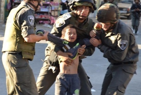 3 sur un enfant, bravo enculé.